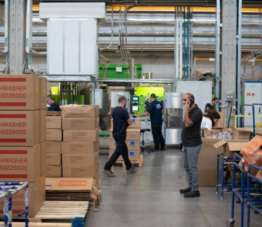 How To Select The Right Warehouse Management Software How To Select The Right Warehouse Management Software