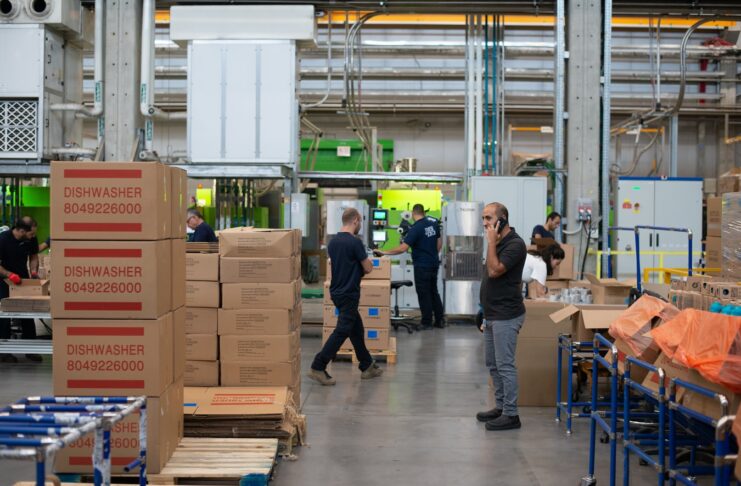How To Select The Right Warehouse Management Software