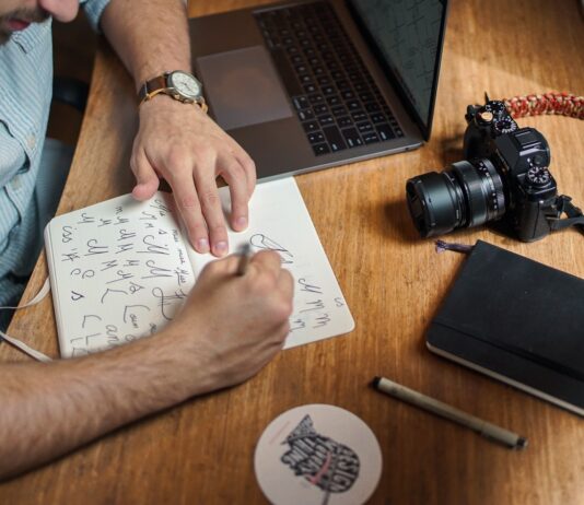 Earn Money While Studying: 5 Best Online Jobs For Students Earn Money While Studying