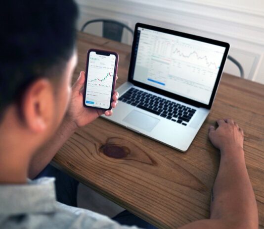 6 Investing and Saving Tips For A New Graduate Investing and Saving Tips for a New Graduate