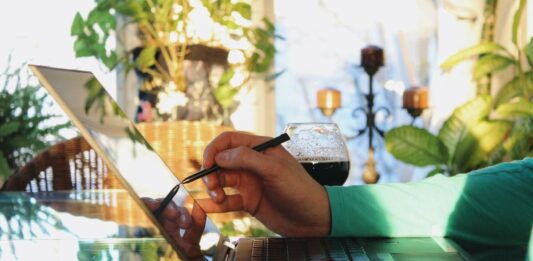 Modernizing Mainframes, Modernizing Business Modernizing Mainframes Modernizing Business