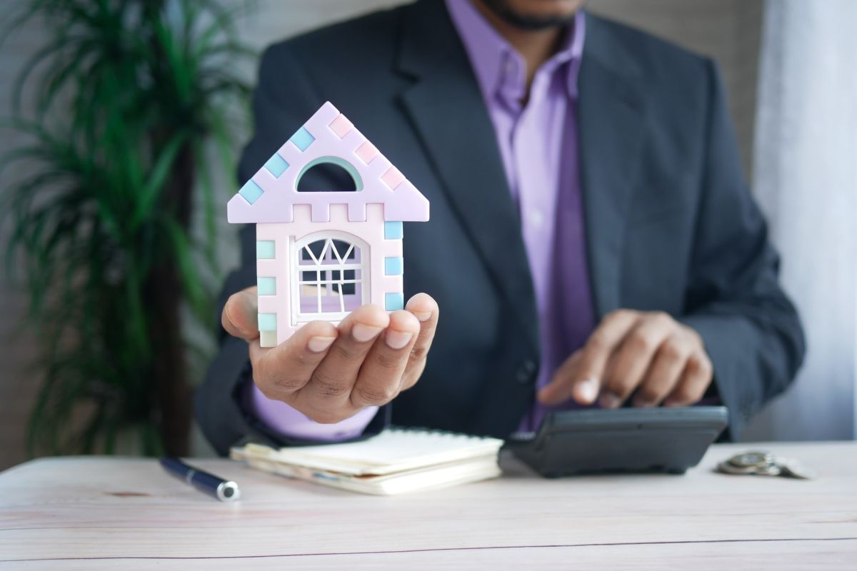 Pros of Hiring Mortgage Brokers