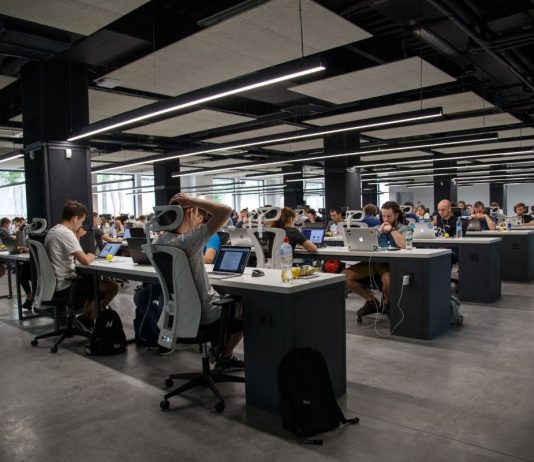 How Does Technology Help To Grow Business? Ways Technology Help To Grow Business