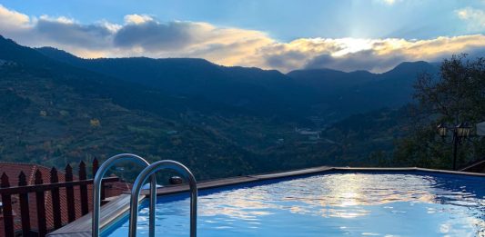 Pros & Cons Of Investing In Hot Tub Manufacturing Companies Pros & Cons Of Investing In Hot Tub Manufacturing Companies