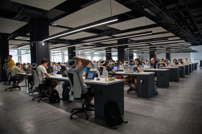 The Benefits of Knowledge Sharing in the Workplace | Fincyte