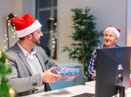 How Personalised Corporate Gifts Improve Employee Engagement & Loyalty? How Personalised Corporate Gifts Improve Employee Engagement & Loyalty